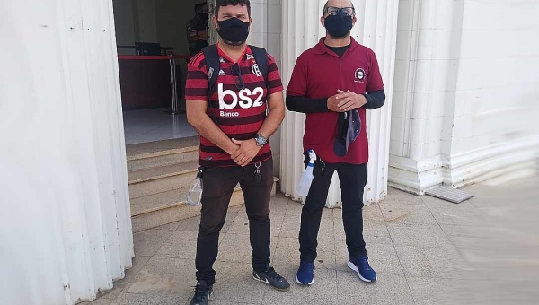 Sindicalistas dizem que não foram convidados para ato de reversão do sistema de água e afirmam que foram "barrados" no Palácio