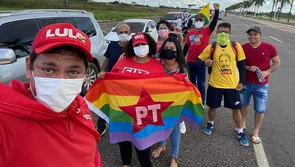 Sumido, Carioca reaparece ao lado de Cesário do PT em ato contra Bolsonaro