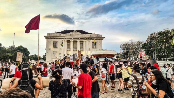 Manifestantes saem às ruas de Rio Branco pedindo impeachment de Bolsonaro