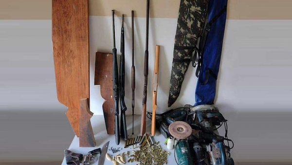 Polícia Civil prende fabricante de armas artesanais em Jordão e farto armamento