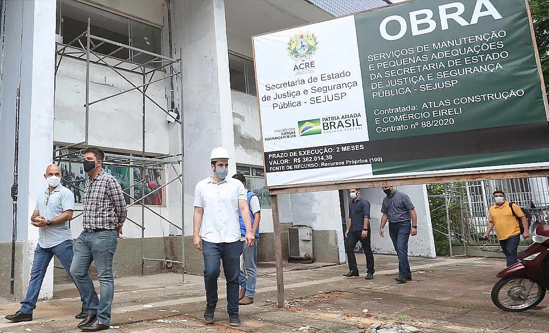 Gladson inspeciona obras de prédio que não era reformado desde 2002