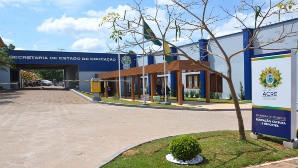 Governo nomeia Andreya Abomorad, ex-secretária interina de Educação, no cargo de diretora