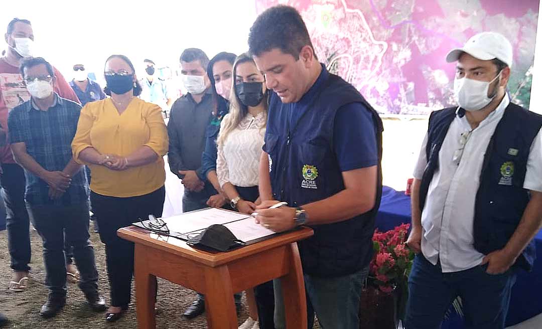 Em Brasiléia, Gladson assina ordem de serviços de R$ 60 milhões para construção do anel viário e ponte sobre o rio Acre