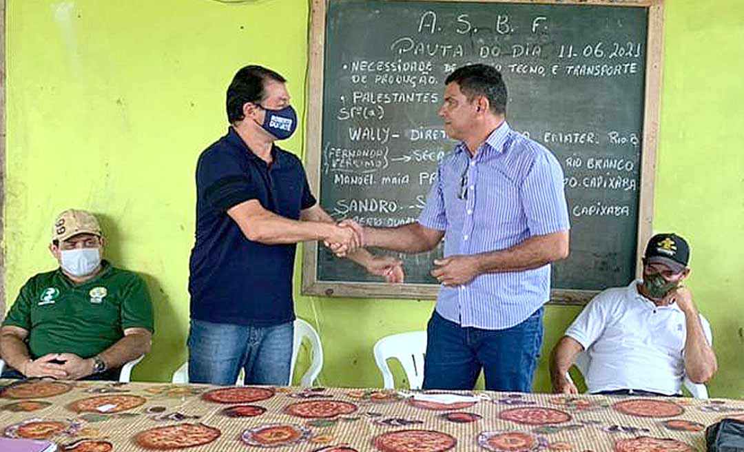 Em Capixaba, Roberto Duarte se reúne com produtores rurais na Associação Boa Fé