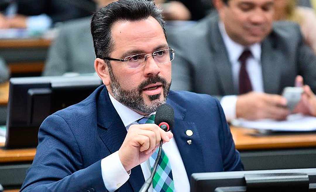 Emenda de Alan Rick garante aquisição de ambulância e equipamentos para UPAs e hospital do interior