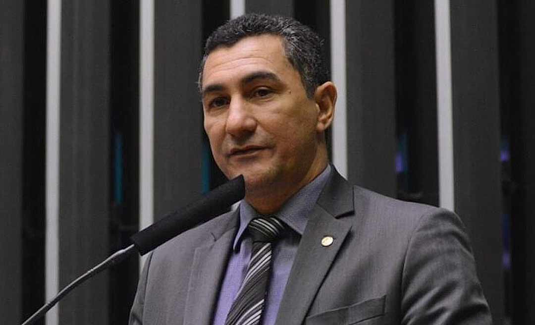 Jesus Sérgio cobra ao Itamaraty proteção para estudantes acreanos que sofrem assédio e extorsão na Bolívia