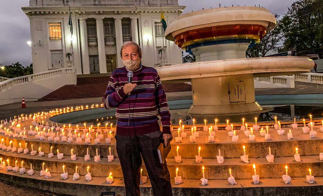 Velas são acesas na frente do Palácio em homenagem às vítimas fatais da covid-19; padre lamenta negacionismo no meio religioso