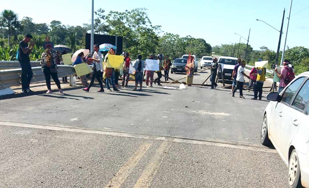 Em Feijó, indígenas fecham ponte Joaquim Souza contra projeto de demarcação de terras
