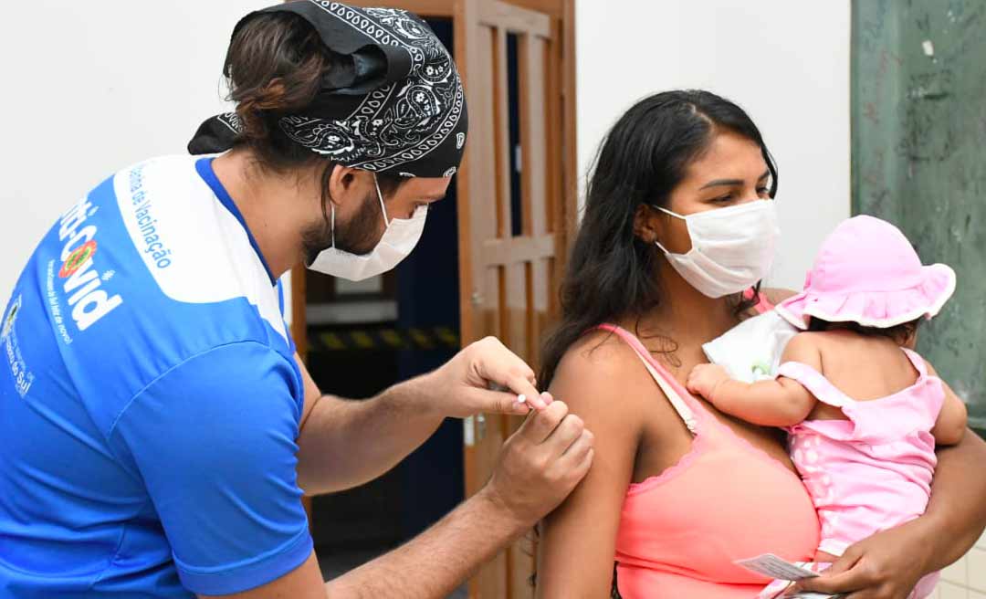 A vacinação contra a Covid em Cruzeiro do Sul alcançou o público a partir de 25 anos no sábado.