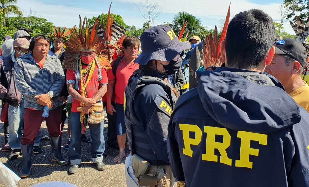 Após horas de protesto, indígenas liberam ponte Joaquim Souza em Feijó