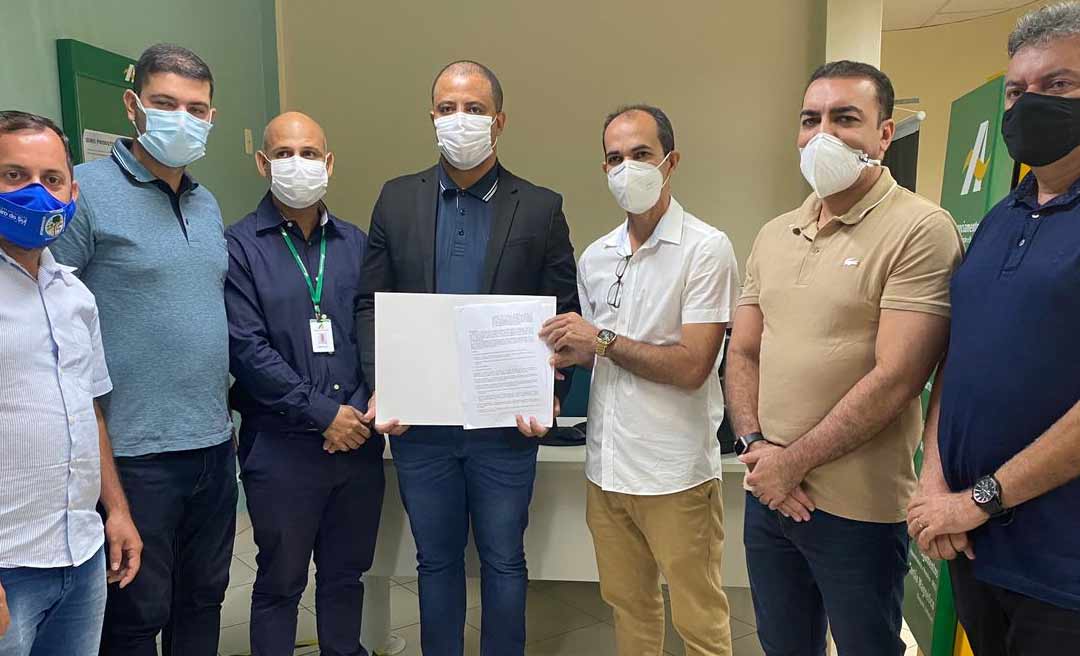Deputado Nicolau Júnior prestigia assinatura de acordo de cooperação técnica entre o Banco da Amazônia e prefeitura de Cruzeiro do Sul