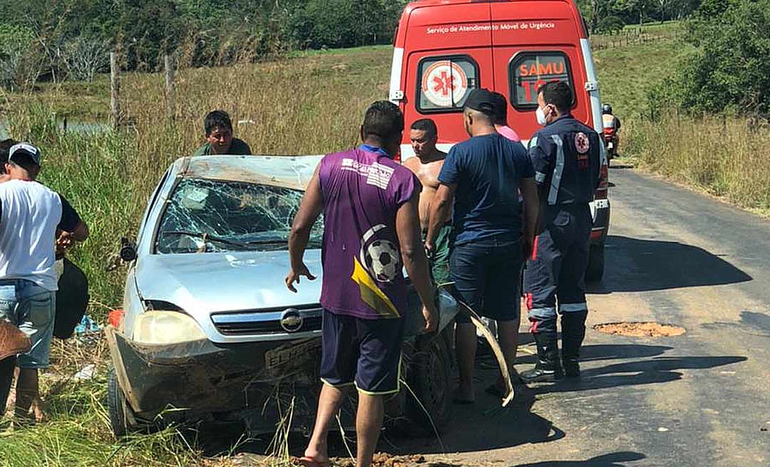 Capotamento deixa quatro pessoas feridas na tarde deste domingo na estrada do Quixadá 