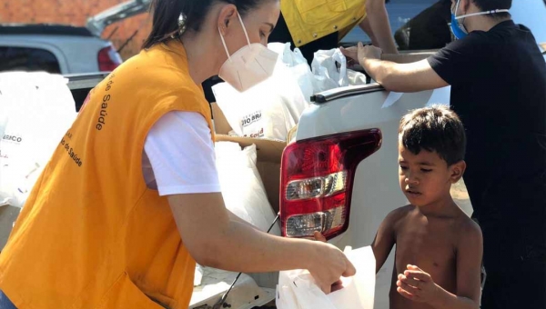 Saúde de Rio Branco distribui kit de prevenção ao coronavírus nos bairros