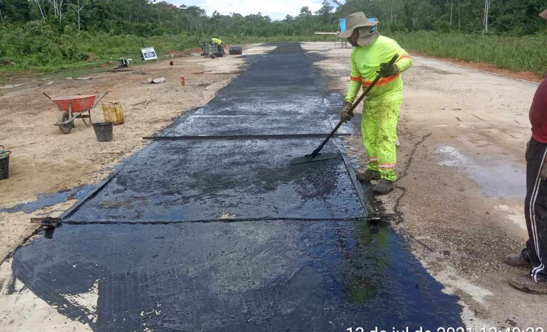 Edvaldo denuncia o péssimo trabalho de recuperação da pista do aeroporto de Marechal Thaumaturgo