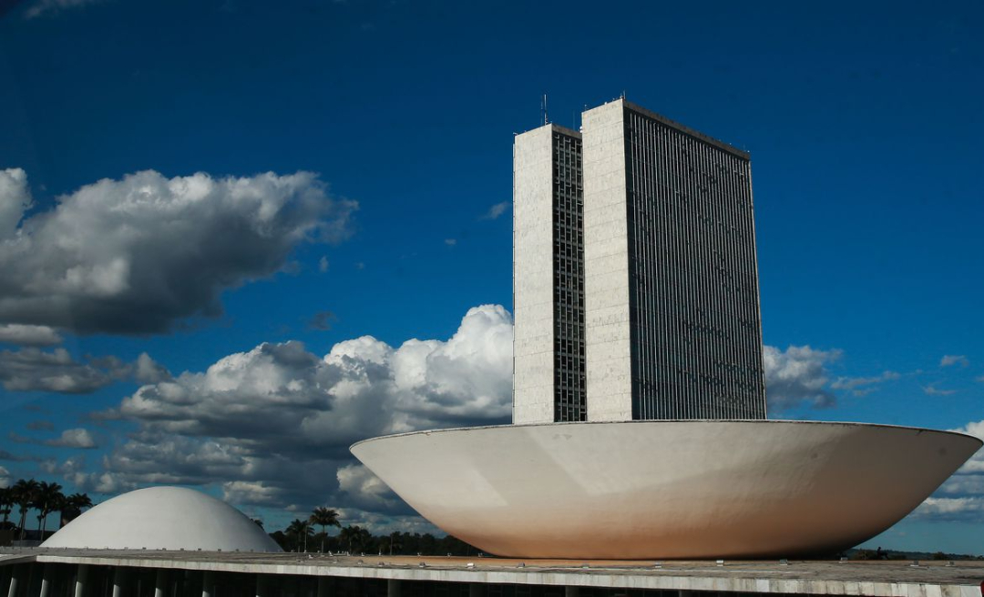 Sem deixar digitais, deputados aprovam 'golpe do fundão' de R$ 5,7 bilhões