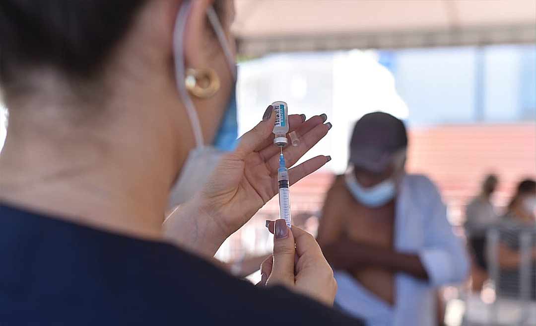 Pessoas com 25 anos ou mais já podem tomar a 1ª dose da vacina anticovid amanhã, em Rio Branco