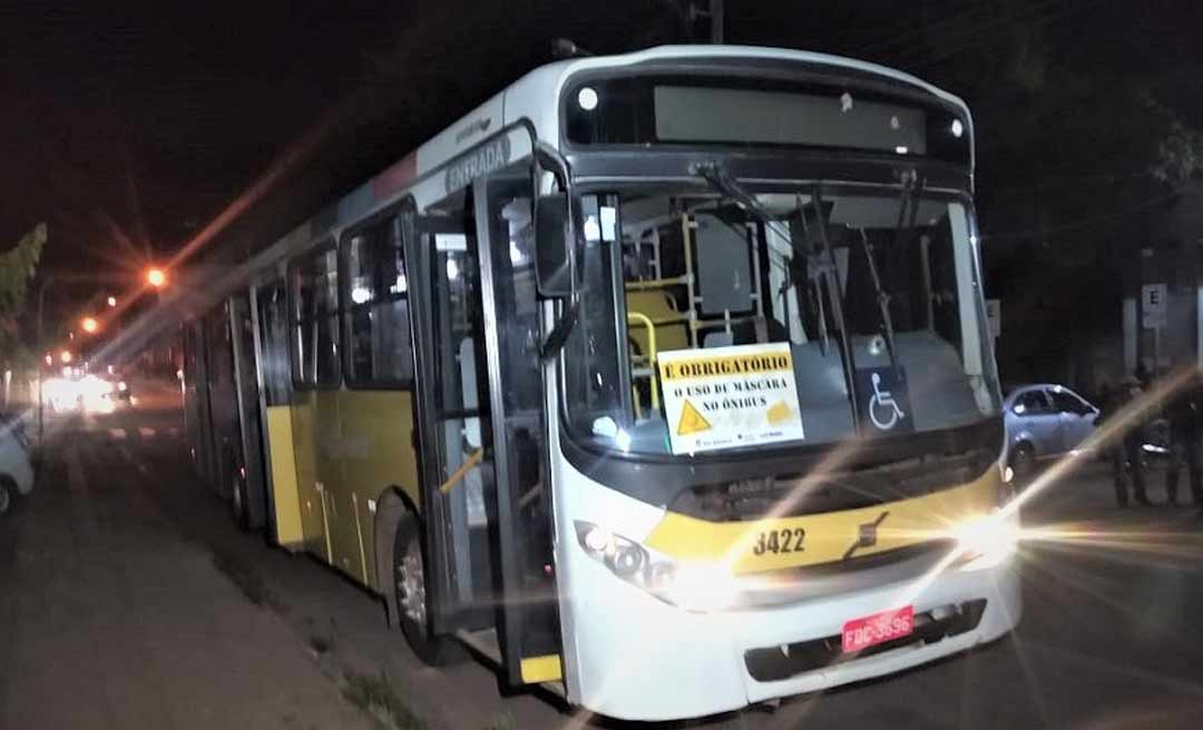 Homem que realizou assalto a ônibus é condenado por roubo e corrupção de menores