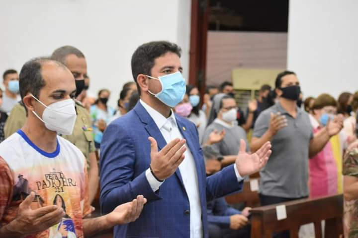 "Um momento de renovação e celebração", diz Gladson ao participar da missa de abertura do Novenário de Nossa Senhora da Glória