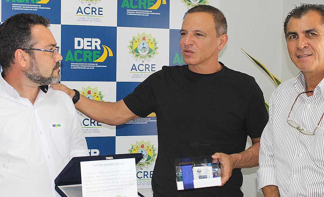 Por meio do Deracre, governador Gladson homenageia senador Márcio Bittar por emenda de R$ 200 milhões