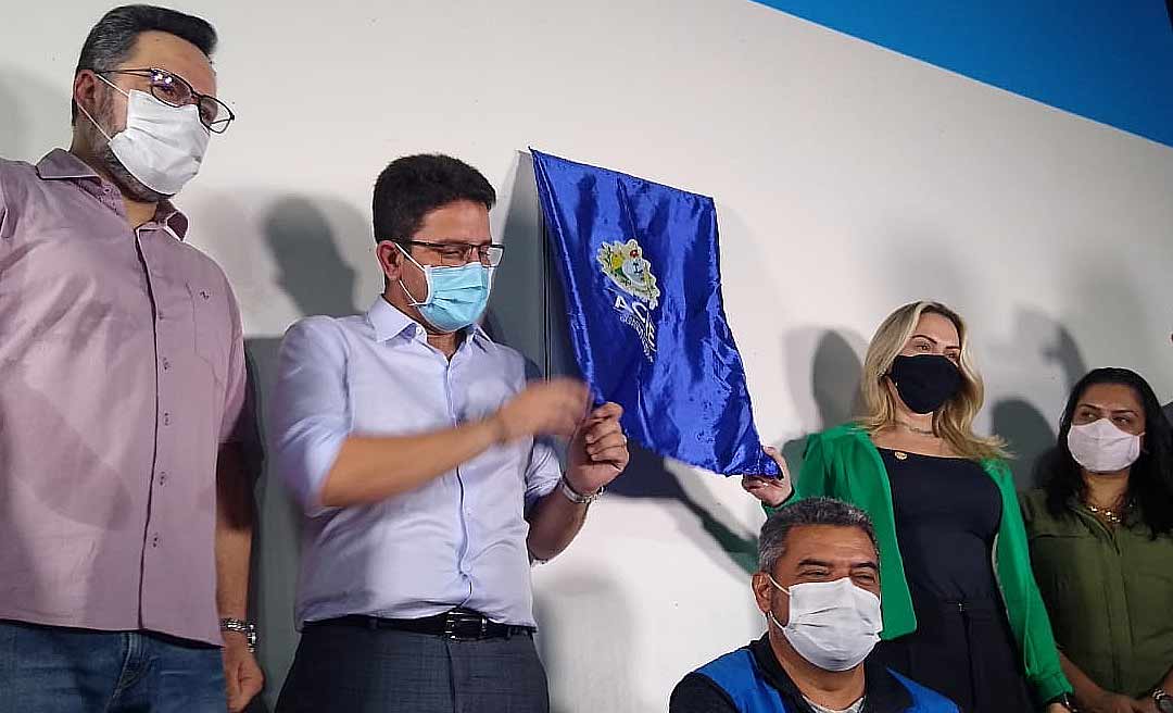 Gladson Cameli entrega subestação da ETA II reconstruída