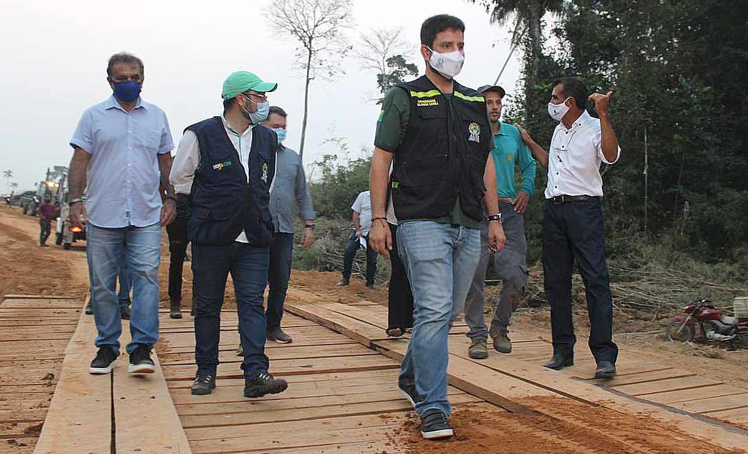 Governador Gladson visita recuperação de ramais em Porto Acre com Bené Damasceno e Petrônio Antunes do Deracre