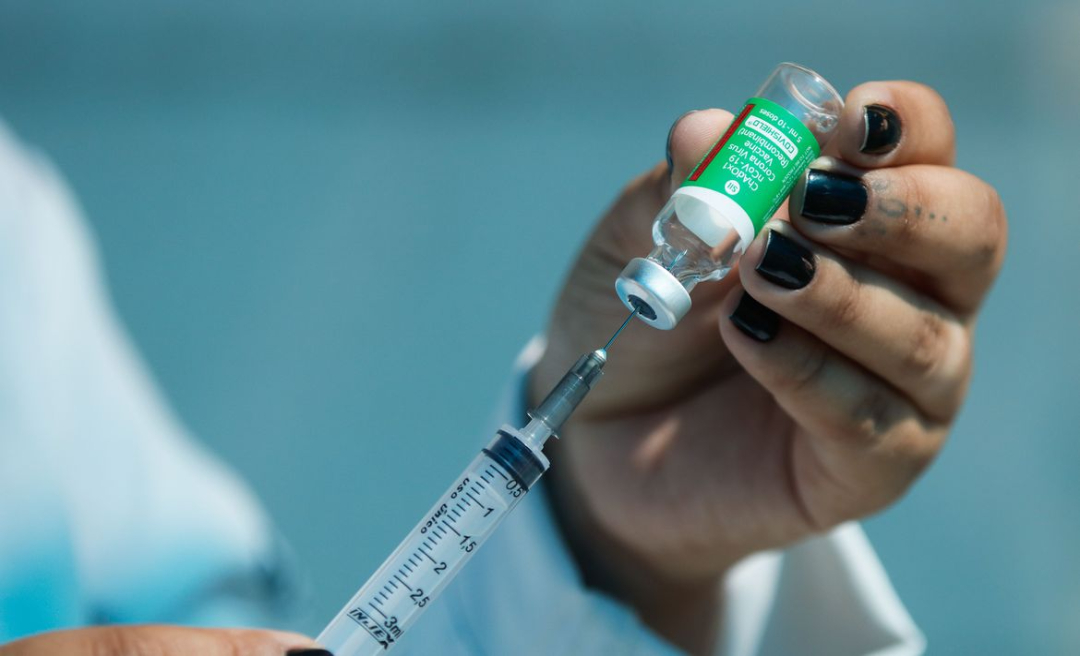 Em Cruzeiro Sul, vacinas podem ir para o lixo porque pessoas não querem tomar segunda dose