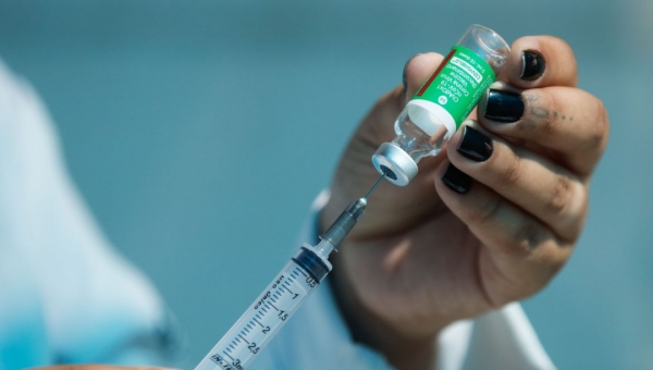 Em Cruzeiro Sul, vacinas podem ir para o lixo porque pessoas não querem tomar segunda dose