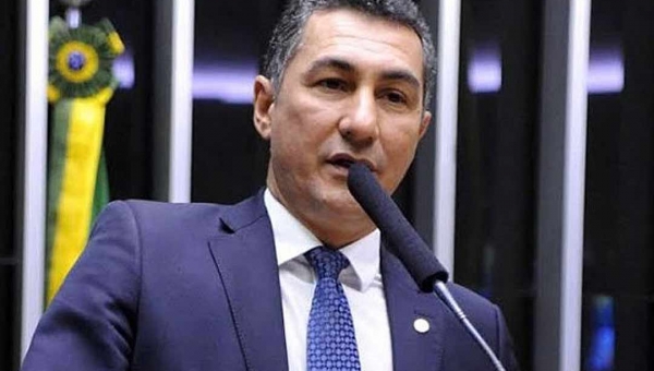 Jesus Sérgio apresenta emenda ao novo Bolsa Família para mulher chefe de família receber R$ 800