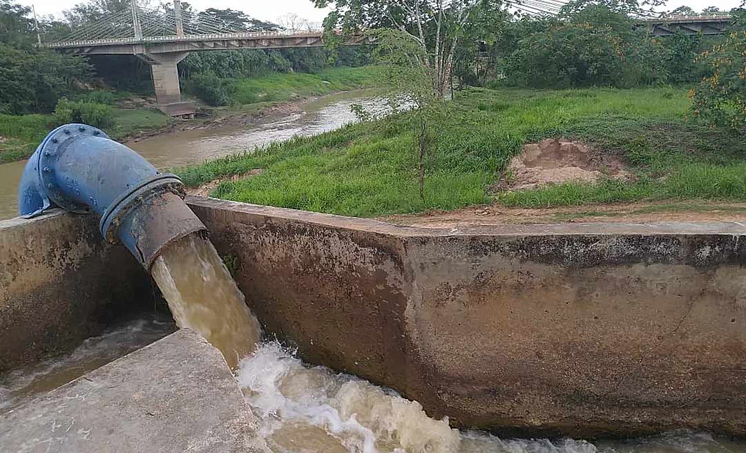 Rompimento de rede de água causa desabastecimento em mais de 10 bairros no 2º Distrito