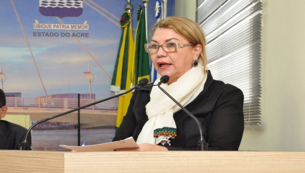 Lene Petecão pede que vereadores doem em vaquinha de aprovado em medicina da Ufac