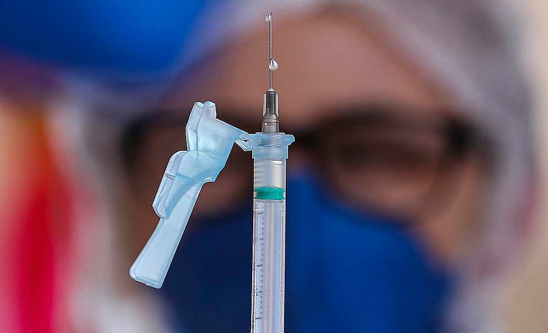 Covid-19: terceira dose da vacina será aplicada a partir de setembro