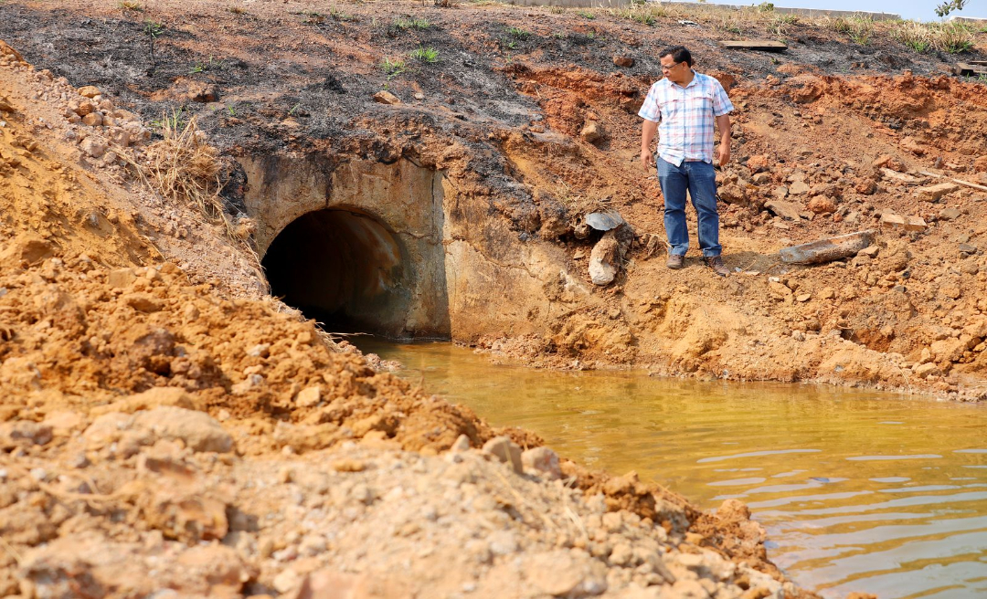 Deputado Luiz Gonzaga vistoria execução das obras de recuperação da BR-317 entre Capixaba e Brasileia 