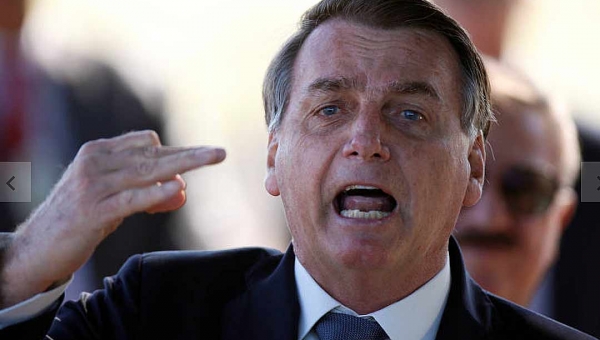 Bolsonaro critica 'rigidez' e defende mudanças na CLT: "Como gera emprego?"