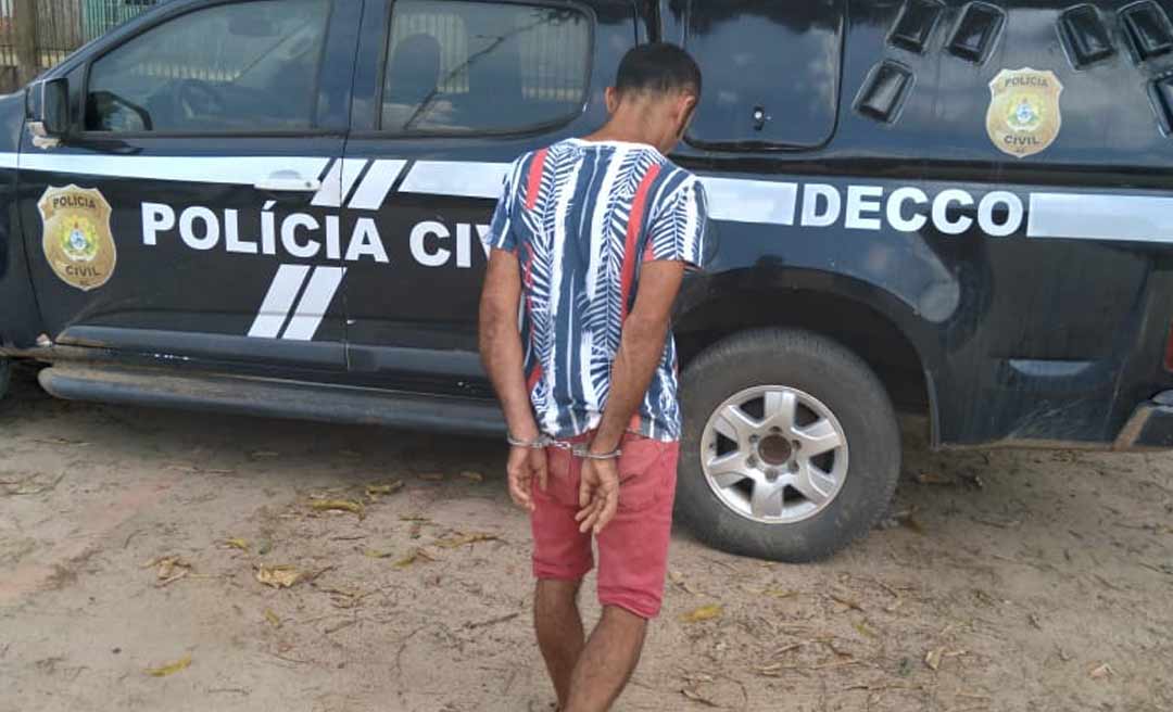 Polícias Civil e Militar prendem homem traficando drogas em quadra de esporte em Mâncio Lima