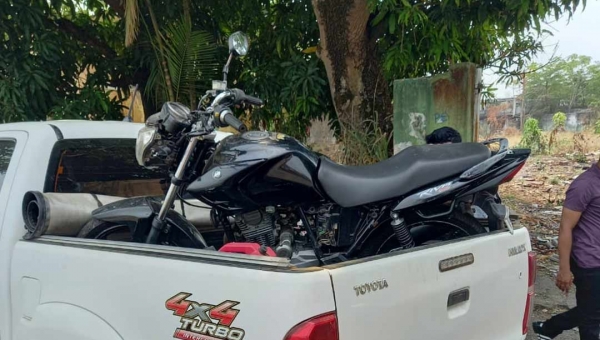 Policia Civil recupera motocicleta roubada e abandonada no bairro Quinze em Rio Branco