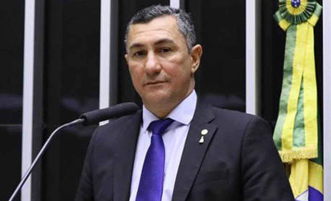 Jesus Sérgio apresenta projeto para que estabelecimentos comerciais ofereçam água filtrada gratuitamente