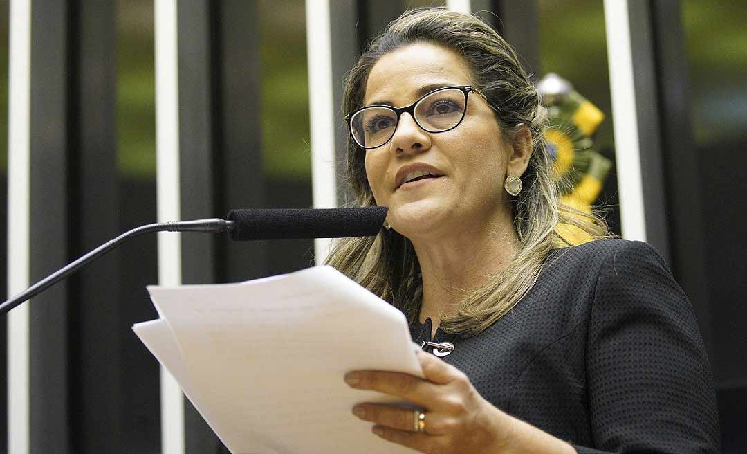 Mara Rocha diz que decisão de Bruno Araújo de se opor a Bolsonaro não é unânime dentro do PSDB