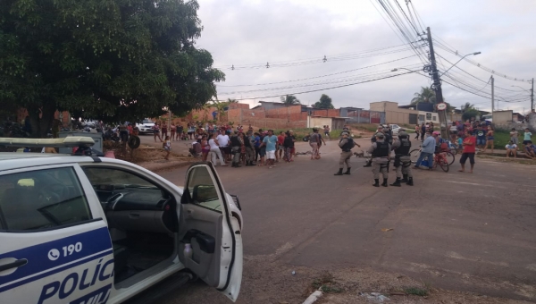 Ameaçados de despejo, moradores da Invasão do Panorama fecham Estrada do São Francisco
