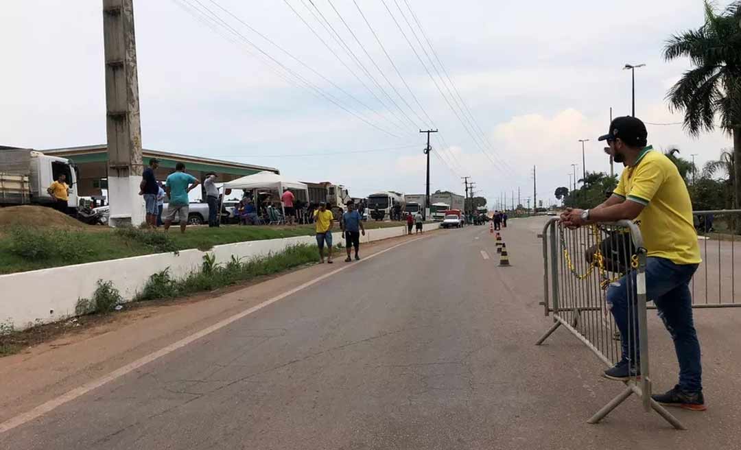 Começa a faltar gasolina em Rio Branco por conta de protesto dos caminhoneiros