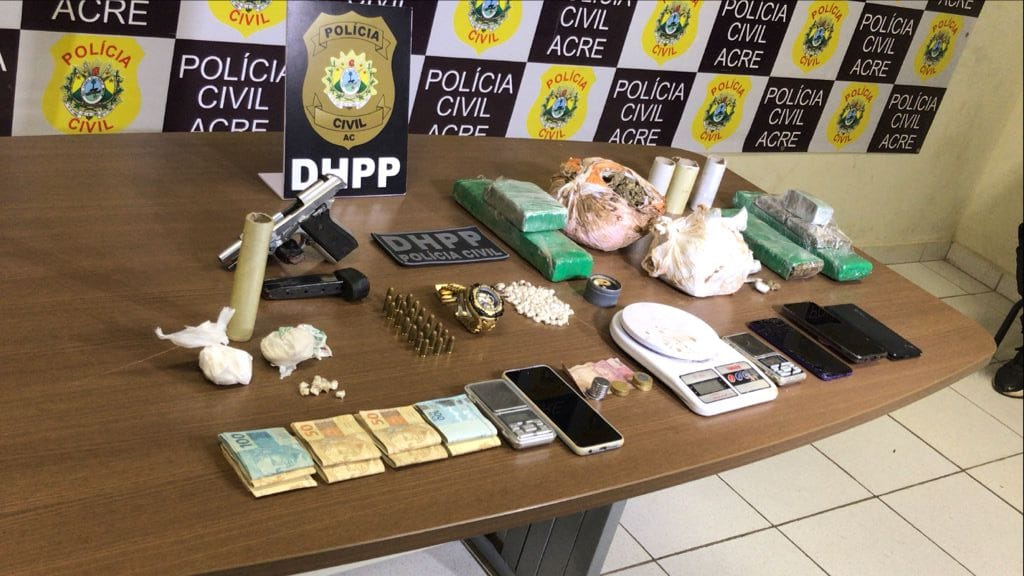 Polícia Civil prende duas pessoas, apreende dinheiro, droga e pistola 380 municiada em bairro de Rio Branco