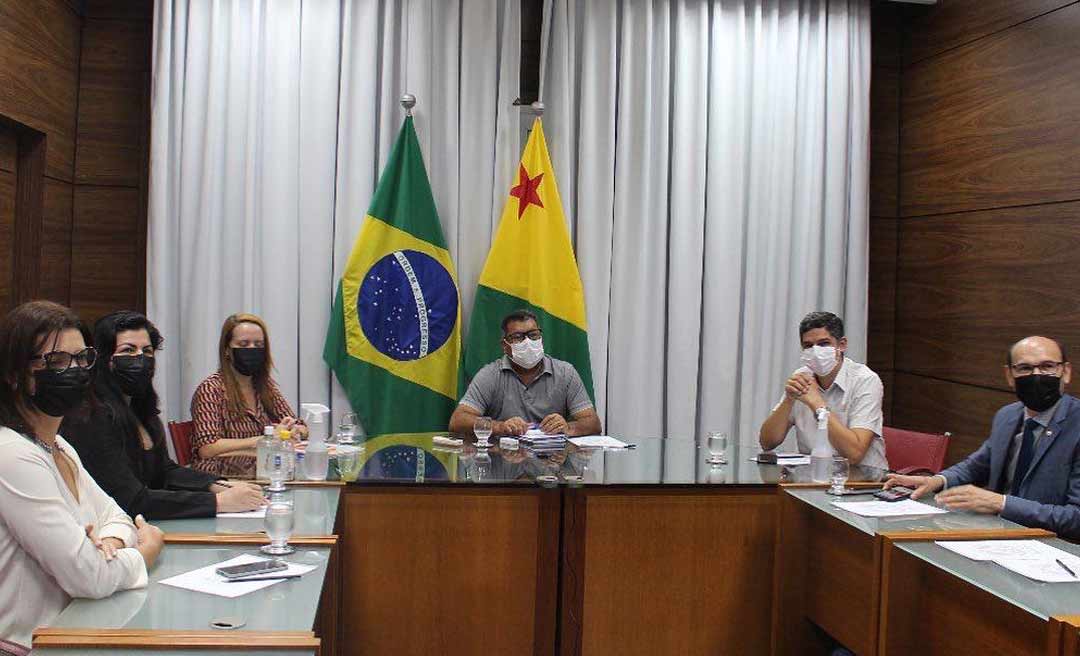 Calegário se reúne com secretários para tratar da implantação de leis que protegem crianças e adolescentes