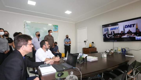 Para tirar projeto do Viaduto da Corrente do papel, Gladson tem reunião com o Dnit