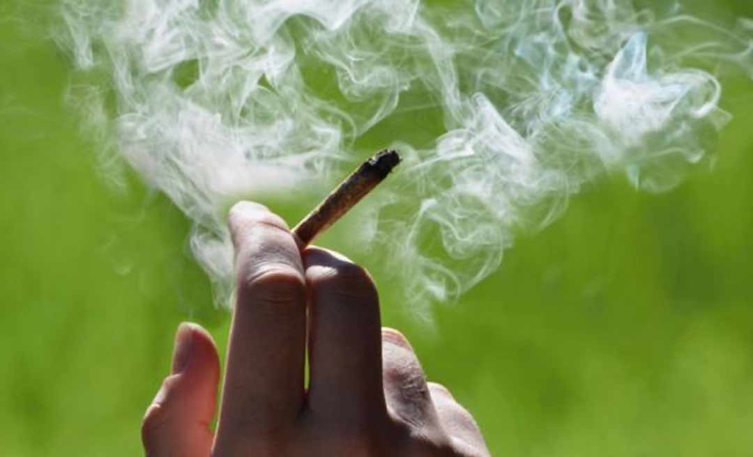 Mais de 30% dos alunos de escolas do Acre já fumaram cigarro e 4,6% usaram maconha, diz IBGE