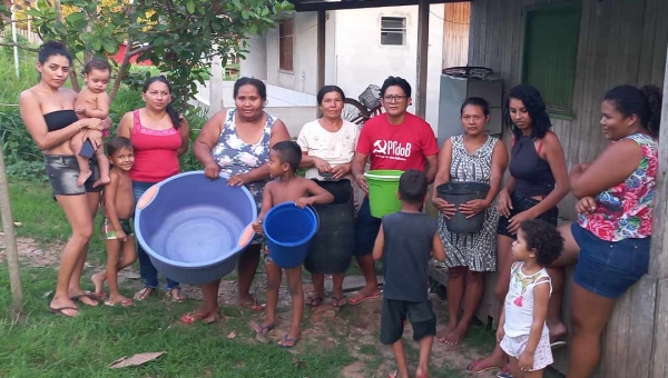 Moradores do bairro Rodoviária, em Tarauacá, reclamam da falta de água e presidente faz apelo