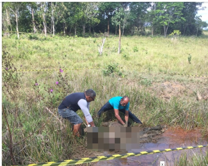 Corpo de jovem é encontrado enterrado em cova rasa na manhã deste domingo