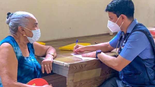 Dr. Jenilson Leite participa de ação de saúde no bairro Irineu Serra e auxilia no atendimento dos moradores
