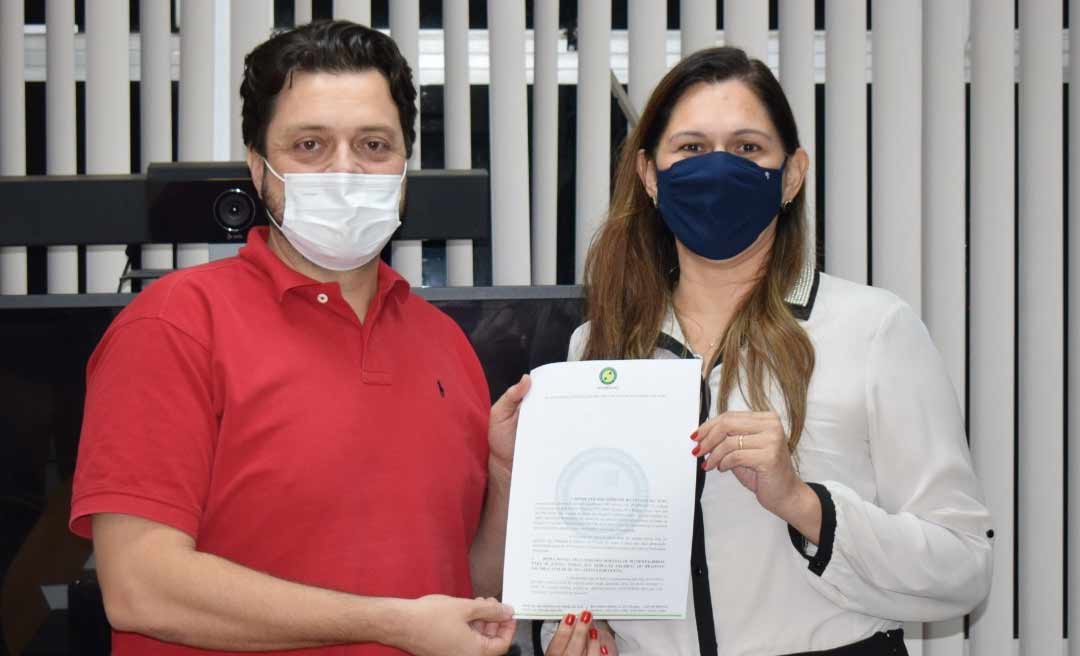 Sindmed-AC entrega minuta de PCCR que pede a valorização do médico
