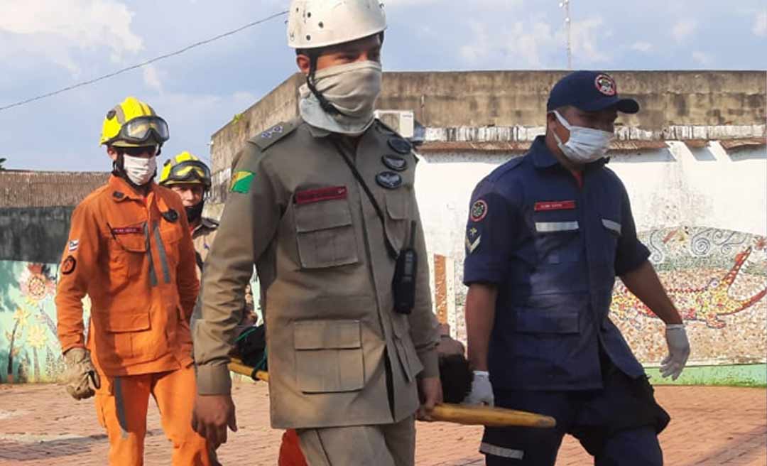 Homem cai da passarela Joaquim Macedo após briga e é socorrido por bombeiros