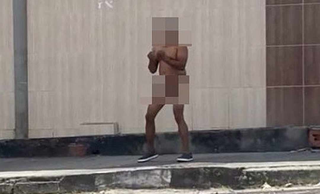 ASSISTA AO VÍDEO: policial surta, fica nu, atira contra chão e agride homem na Bahia