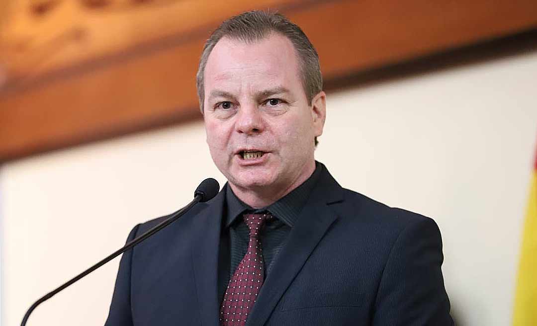 Pedro Longo destaca importância da obra de duplicação da estrada do aeroporto de Cruzeiro do Sul